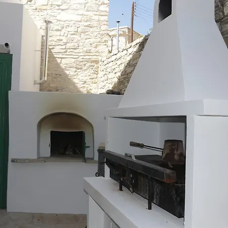 To Konatzi Tis Marikas Tzai Tou Yianni Landhuis *